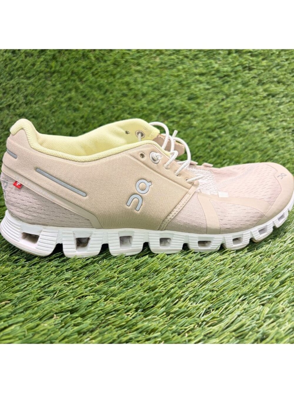 On Cloud 5 Womens Size 7.5 Beige White Athletic Running Walking Shoes Sneakers